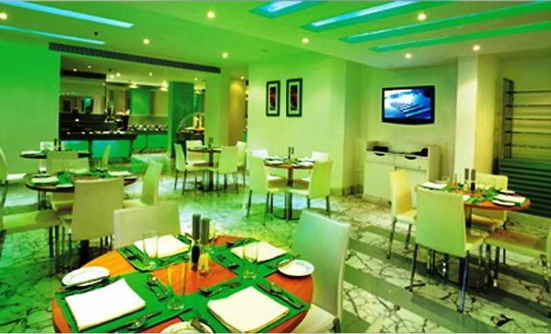 Hotel Radisson Blu Kochi Zewnętrze zdjęcie The Green Restaurant