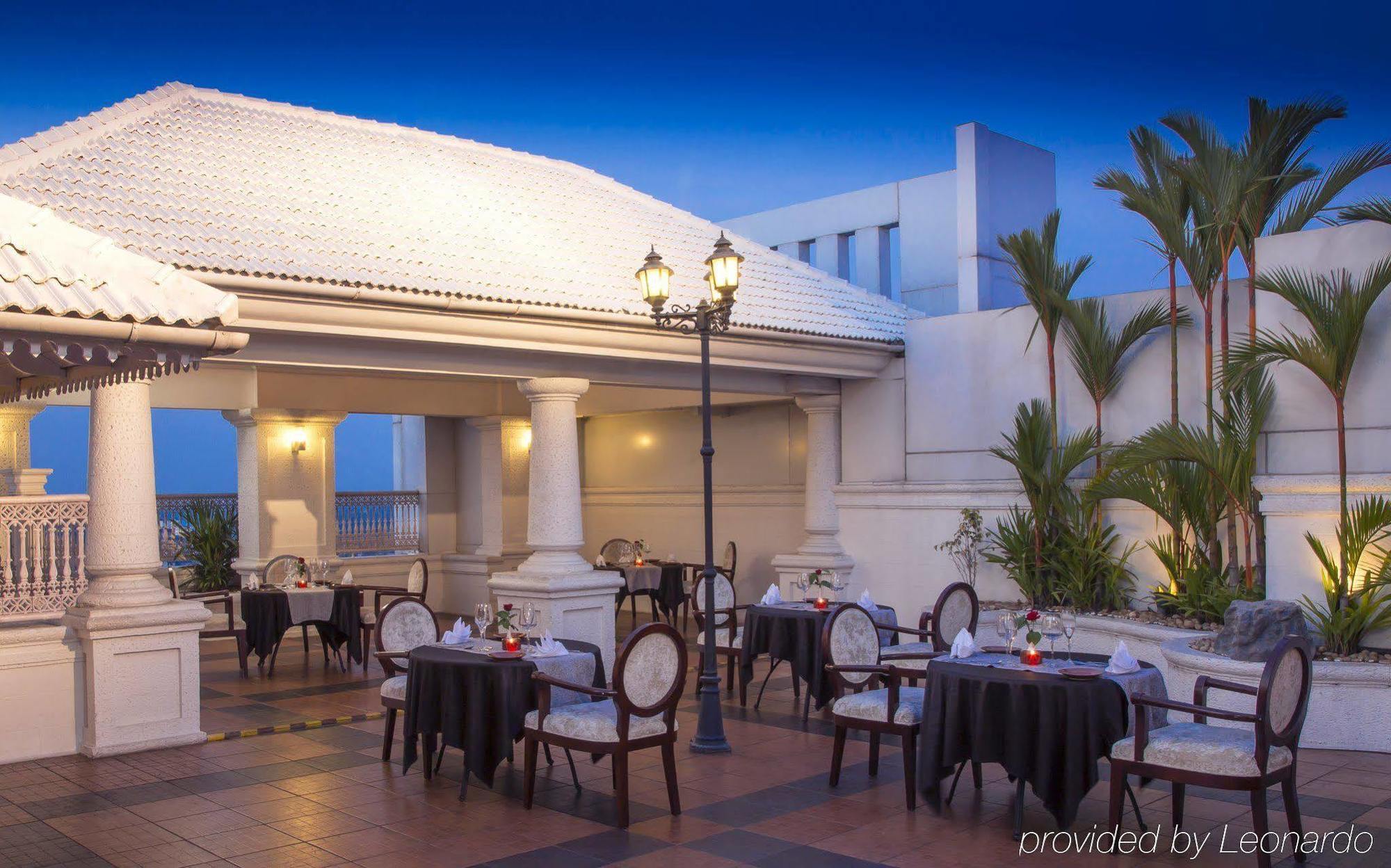 Hotel Radisson Blu Kochi Zewnętrze zdjęcie The Terrace