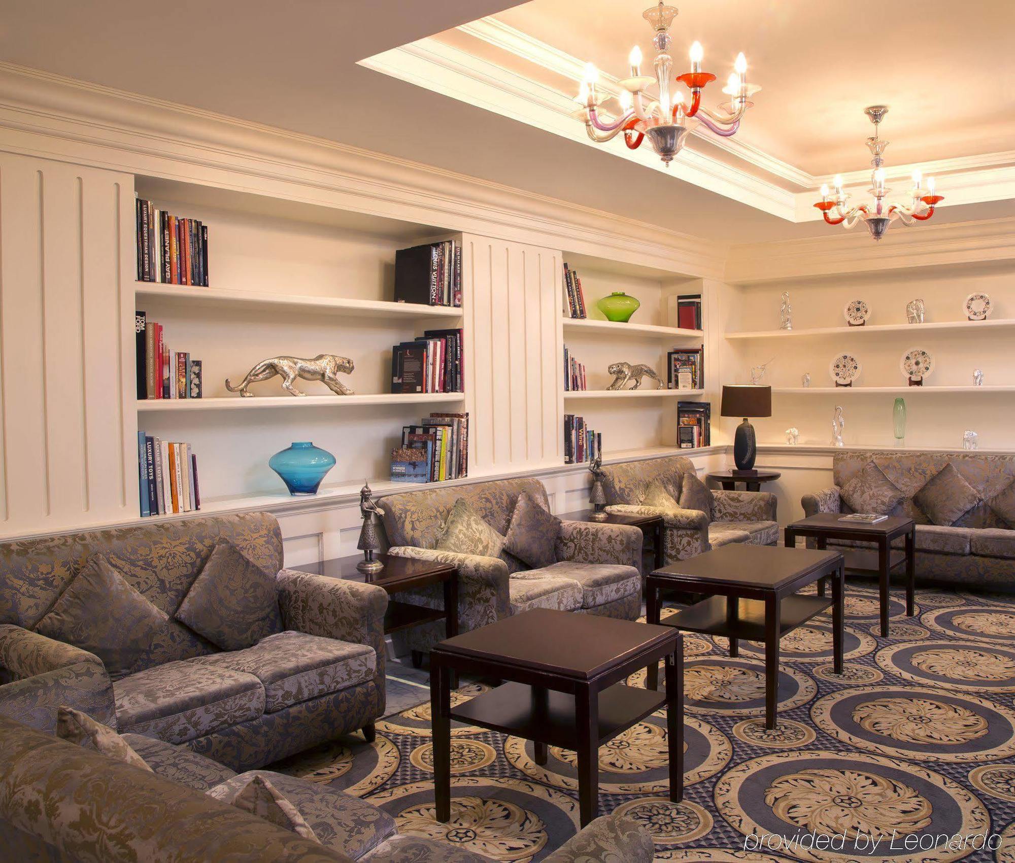 Hotel Radisson Blu Kochi Zewnętrze zdjęcie Library