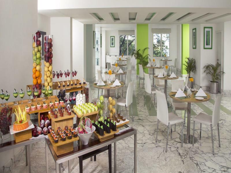 Hotel Radisson Blu Kochi Zewnętrze zdjęcie The restaurant